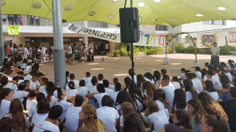 תיכון הר טוב תלמידים בטקס פתיחת שנת הלימודים.jpg