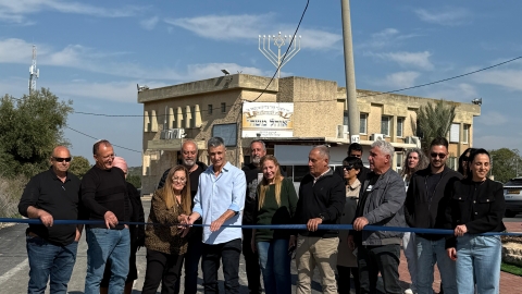 גזירת סרט בתירוש.jpg