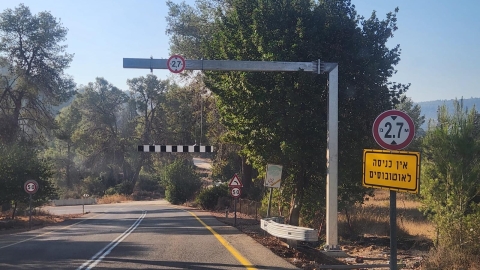 סוף למשאיות בכביש 395: מגבילי גובה הוצבו בכניסות לציר